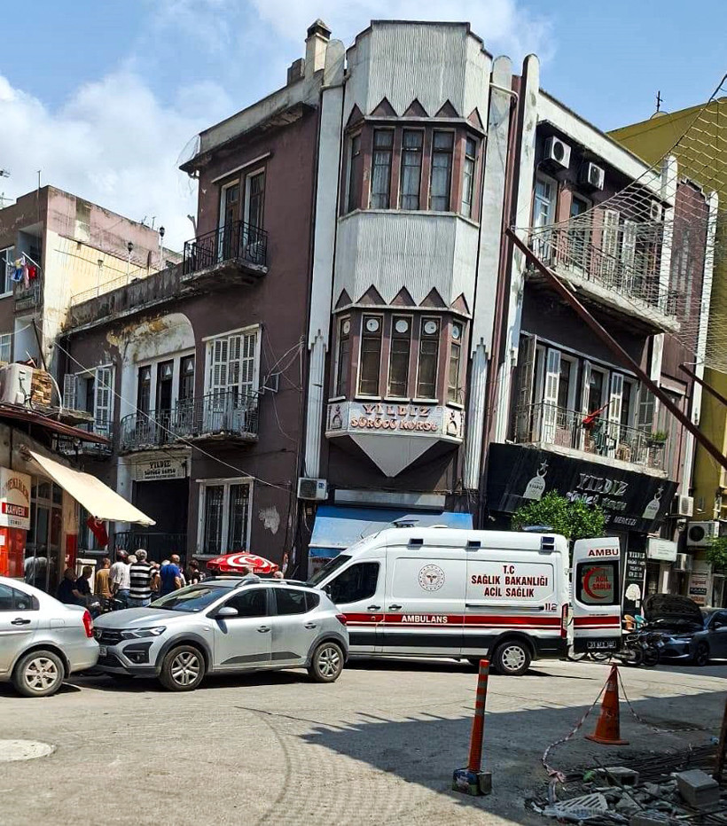 Gökyüzünden ölüm yağdı: Çay keyfi hastanede bitti: Başına 11 dikiş atıldı - Resim : 3
