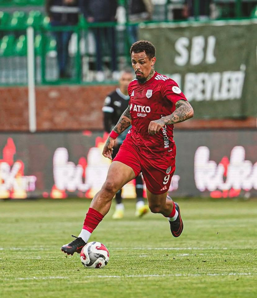 Süper Lig iddiasındaki takımda futbolcular boykot kararı aldı: İdmana çıkmıyorlar - Resim: 6