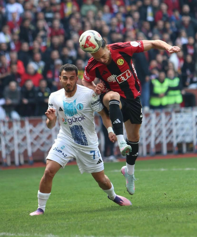 Şampiyonluğa 1 puan kalmıştı, 15 dakikada 3 gol yiyerek şoka uğradılar... Türkiye'de inanılmaz maç - Resim: 9