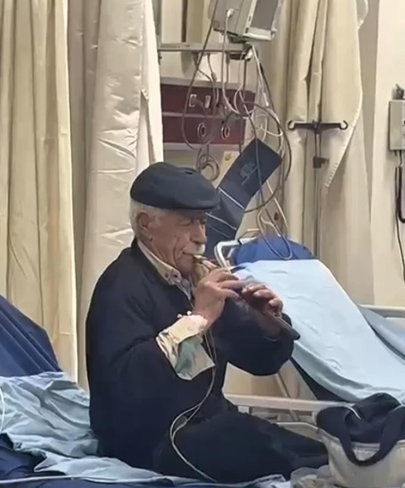 Acil serviste sıra dışı resital: Ağrısını üfleyerek dindirdi: Kars’ın 86’lık çınarı şaşırttı - Resim : 2