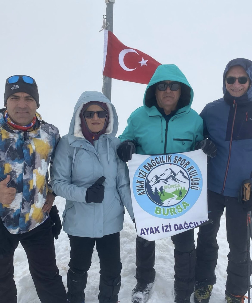 Eksi 5 derecede Al Bayrak operasyonu: Zirvenin buzlarını eriten gurur - Resim : 5