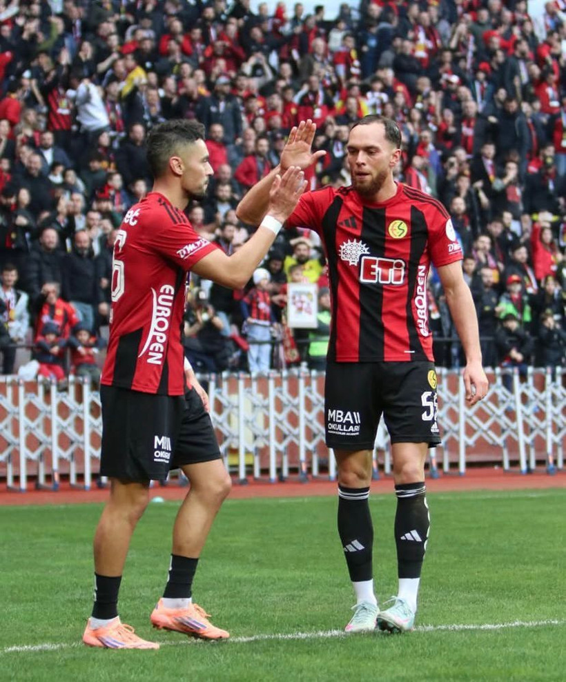 Şampiyonluğa 1 puan kalmıştı, 15 dakikada 3 gol yiyerek şoka uğradılar... Türkiye'de inanılmaz maç - Resim: 5