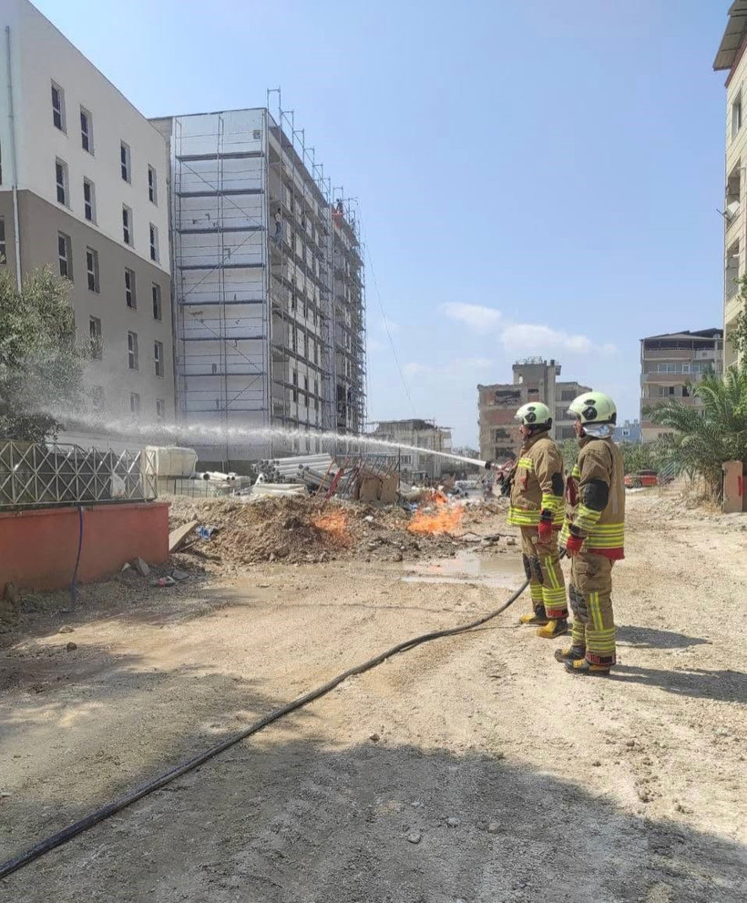 Hatay'da doğalgaz borusu alev aldı - Resim : 1