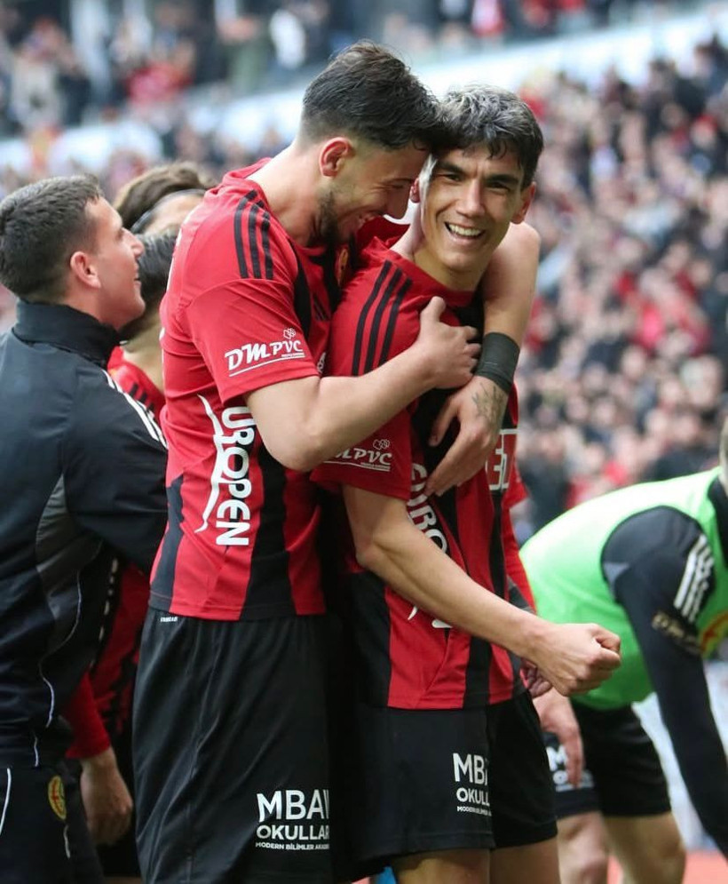 Şampiyonluğa 1 puan kalmıştı, 15 dakikada 3 gol yiyerek şoka uğradılar... Türkiye'de inanılmaz maç - Resim: 10