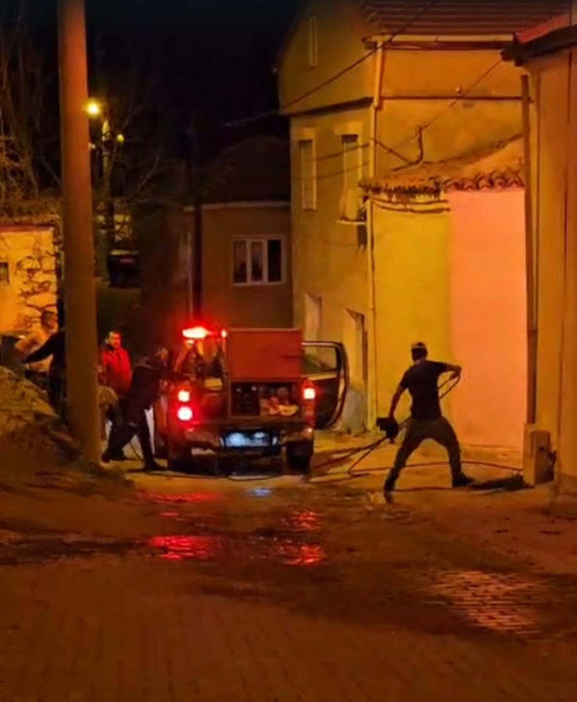 Torun değil cani: Yaşlı &ccedil;iftin &ouml;ld&uuml;ğ&uuml; yangından vahşet &ccedil;ıktı: Altınlar yetmemiş altın dişleri de s&ouml;km&uuml;ş - Resim : 3