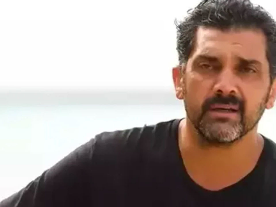 Survivor Bayhan'dan Müslüm Gürses resitali...