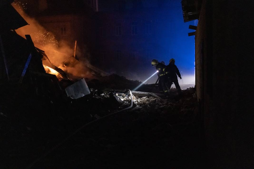 Rusya’nın saldırıları Ukrayna’yı yerle bir etti. 30 kişi öldü 160 kişi yaralandı - Resim: 17