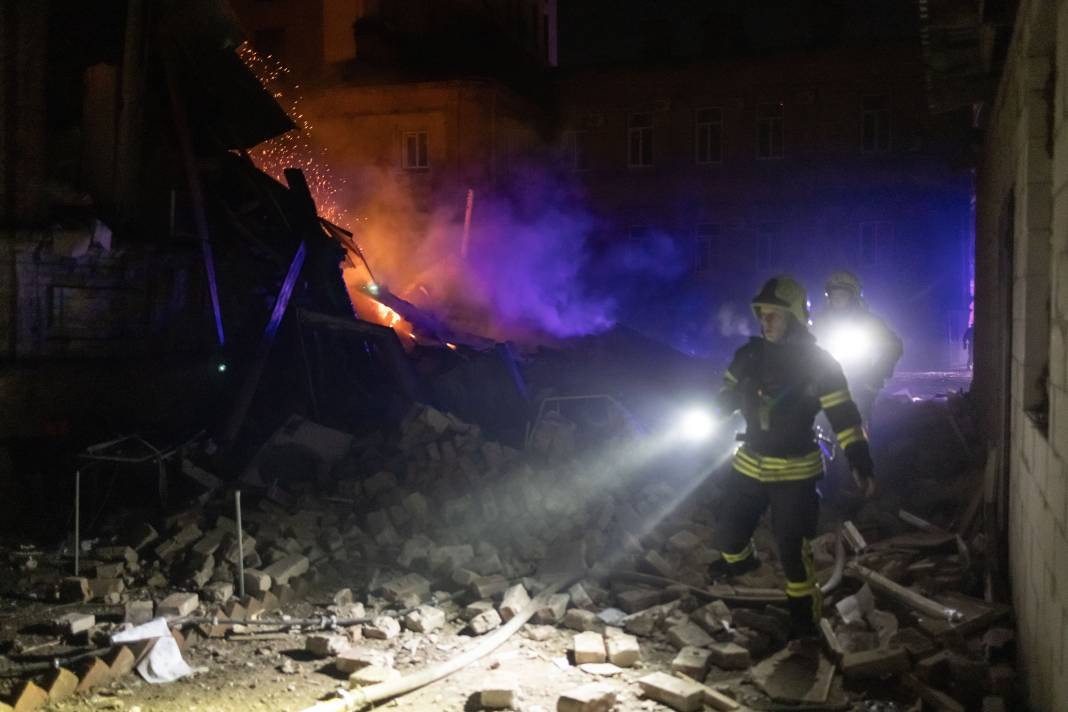 Rusya’nın saldırıları Ukrayna’yı yerle bir etti. 30 kişi öldü 160 kişi yaralandı - Resim: 3