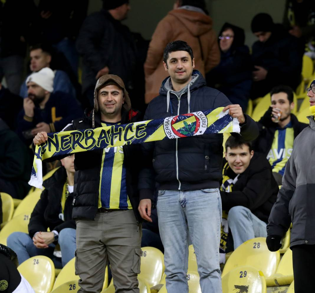 Dzeko maça sarışın güzel tribüne damga vurdu. Kadıköy'de güzeller geçidi - Resim: 17