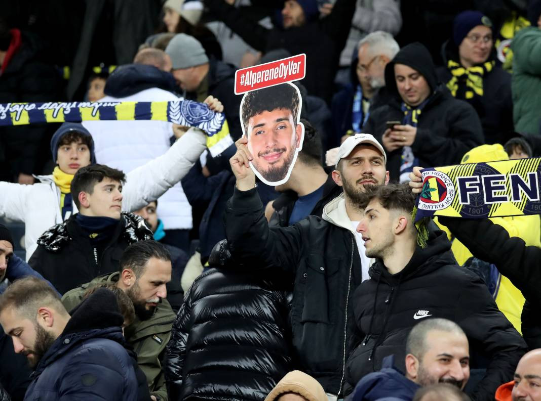 Dzeko maça sarışın güzel tribüne damga vurdu. Kadıköy'de güzeller geçidi - Resim: 58
