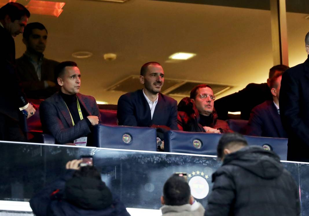 Dzeko maça sarışın güzel tribüne damga vurdu. Kadıköy'de güzeller geçidi - Resim: 53