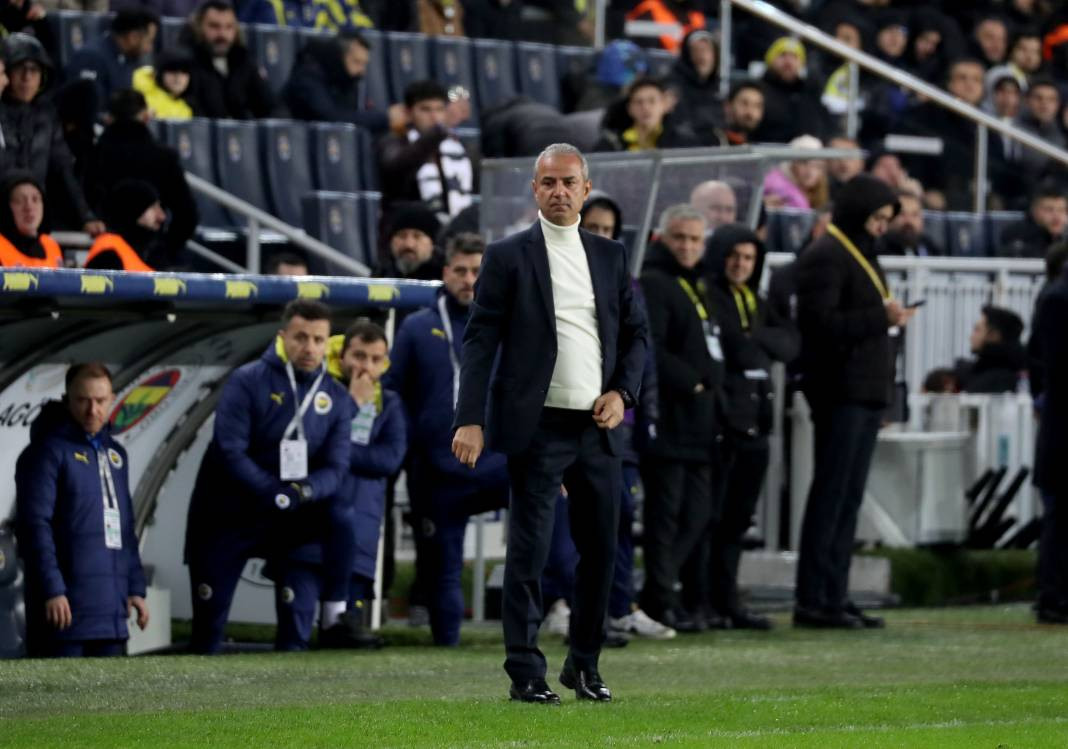 Dzeko maça sarışın güzel tribüne damga vurdu. Kadıköy'de güzeller geçidi - Resim: 49