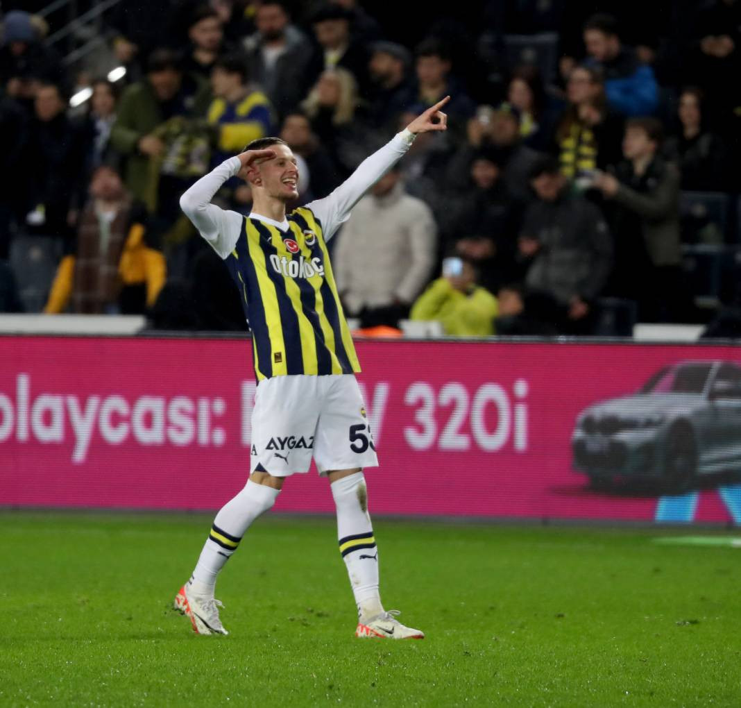 Dzeko maça sarışın güzel tribüne damga vurdu. Kadıköy'de güzeller geçidi - Resim: 32