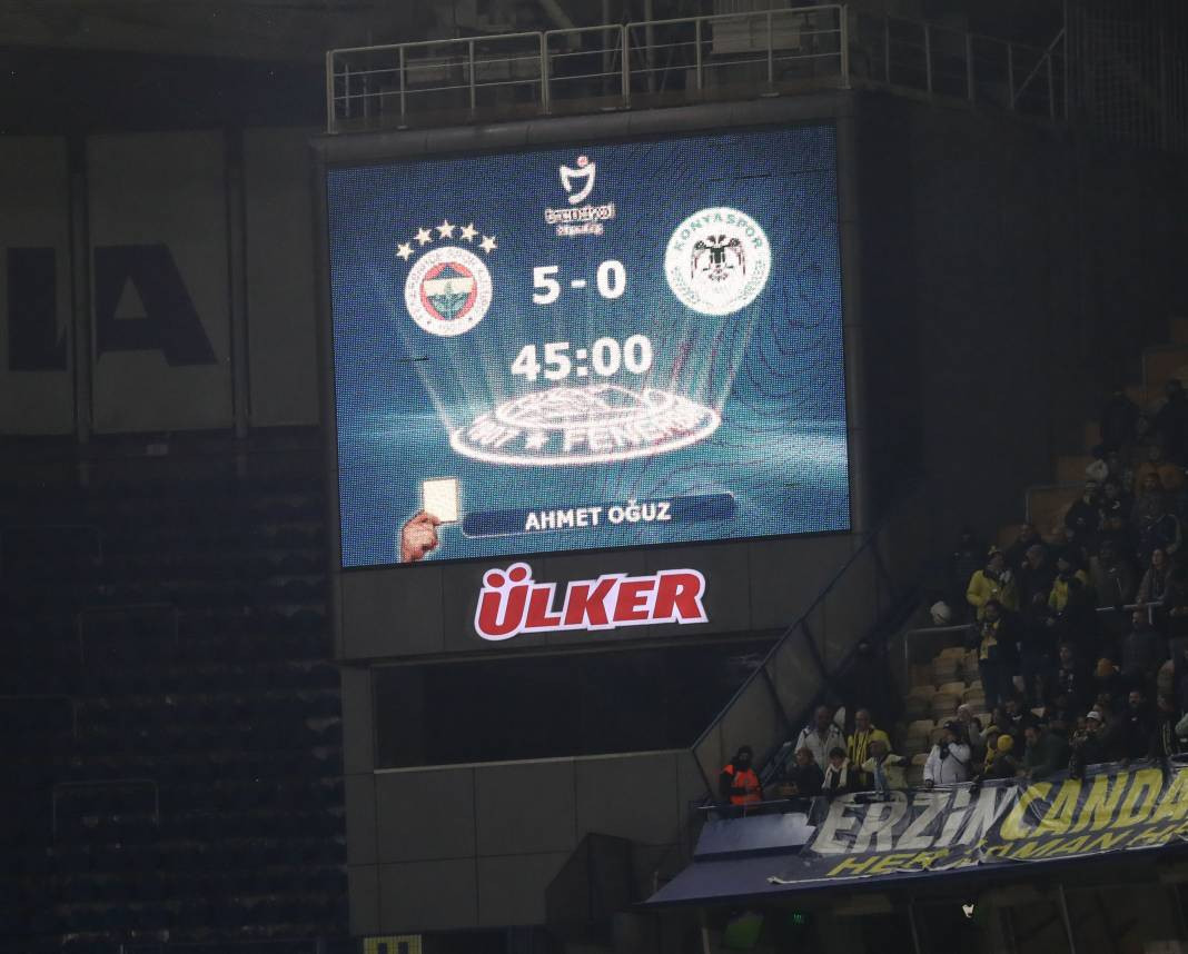 Dzeko maça sarışın güzel tribüne damga vurdu. Kadıköy'de güzeller geçidi - Resim: 31