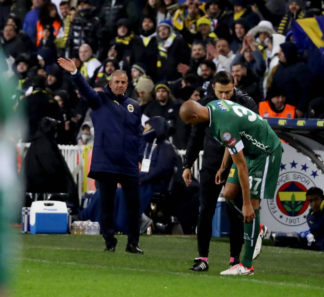 Dzeko maça sarışın güzel tribüne damga vurdu. Kadıköy'de güzeller geçidi - Resim: 74