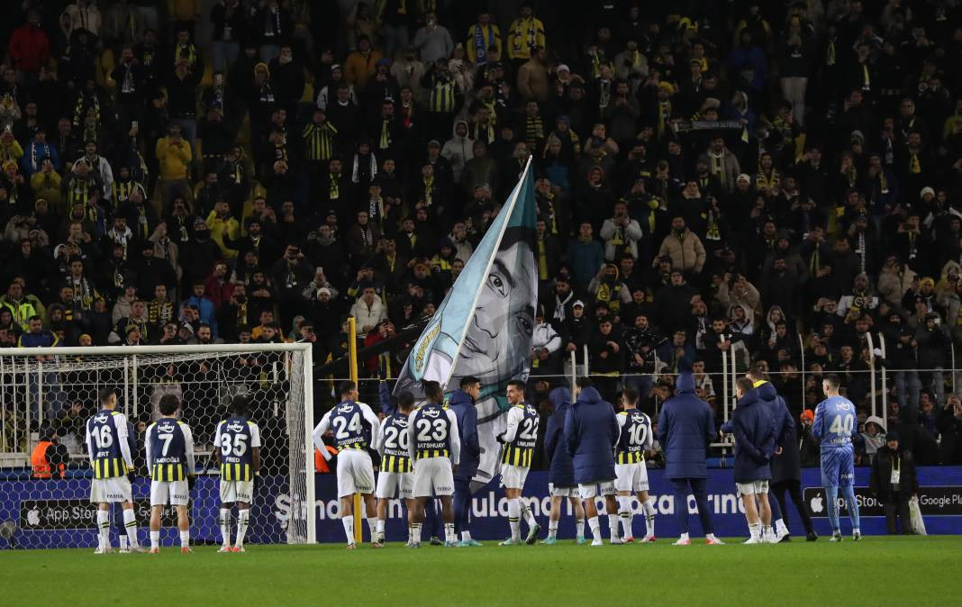 Dzeko maça sarışın güzel tribüne damga vurdu. Kadıköy'de güzeller geçidi - Resim: 66
