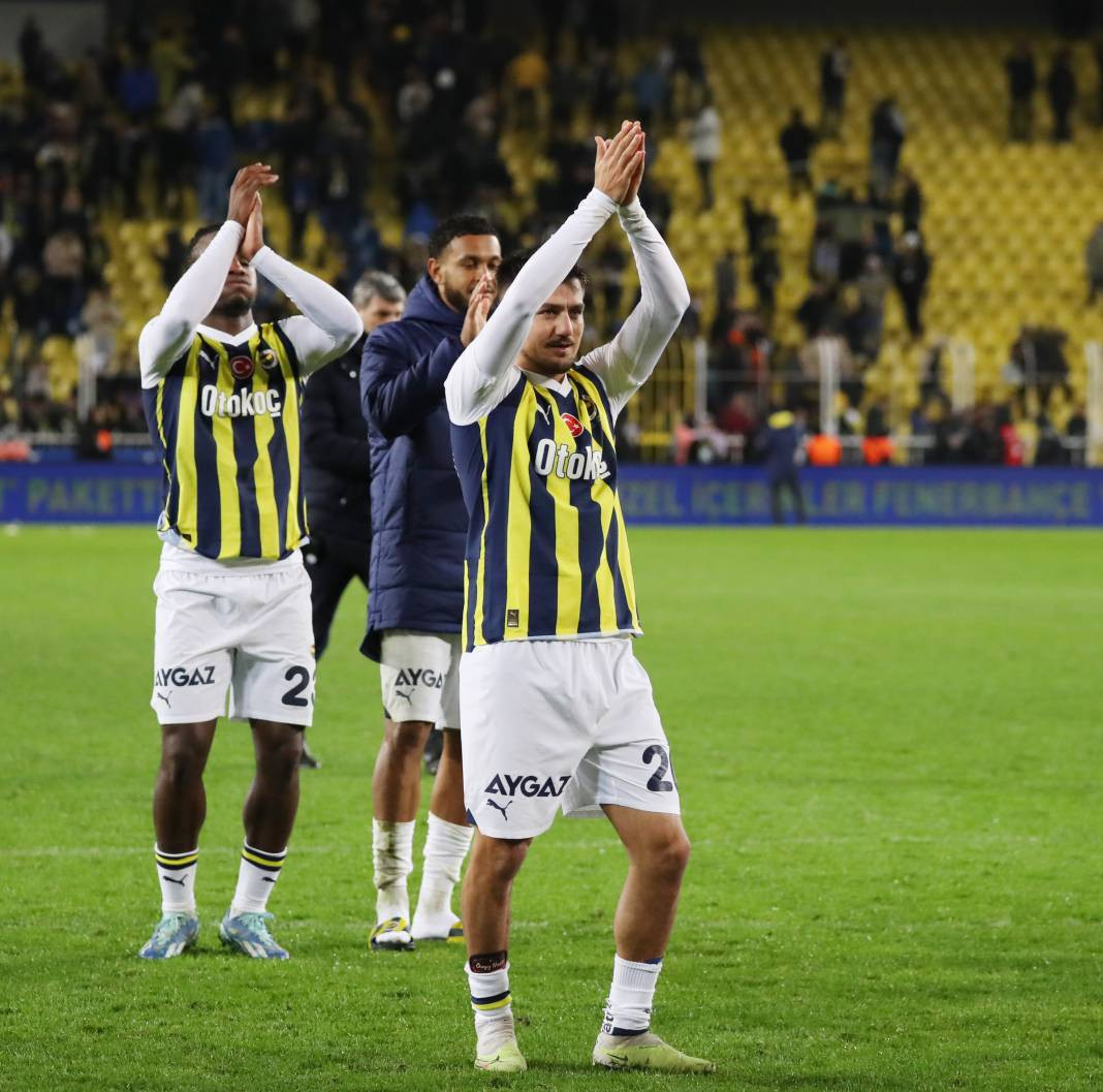 Dzeko maça sarışın güzel tribüne damga vurdu. Kadıköy'de güzeller geçidi - Resim: 65