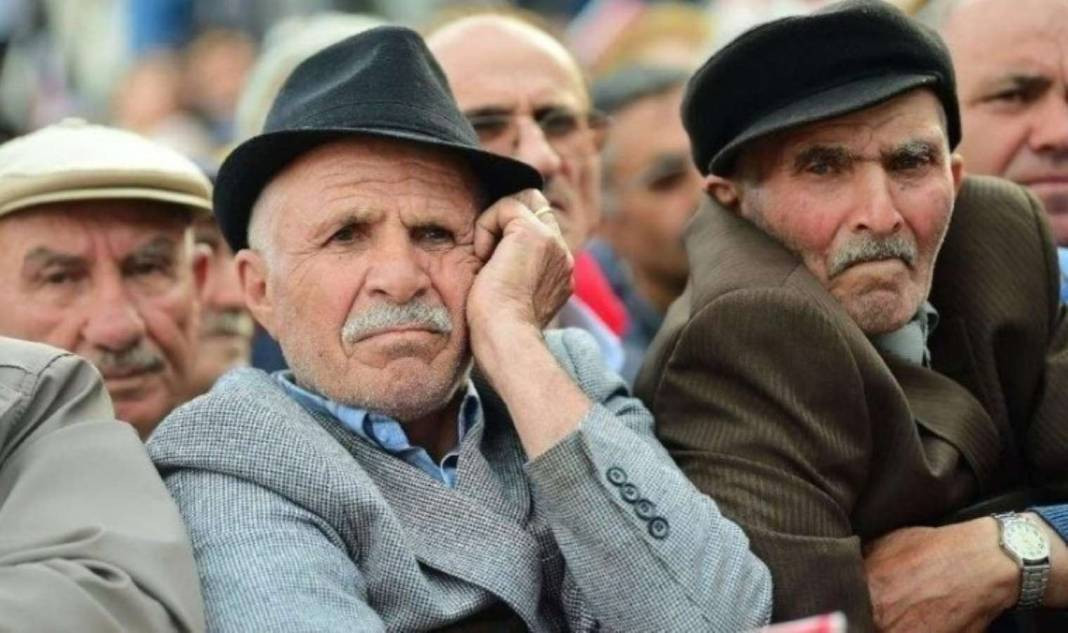 Emeklilere bayram ikramiyesi ne zaman yatacak? Konuşulan tarih belli oldu - Resim: 1