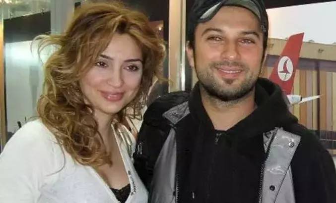 Tarkan’la yaşadığı aşkla tanınan Bilge Öztürk kendisinden 22 yaş küçük sevgiliyle dudak dudağa - Resim: 4