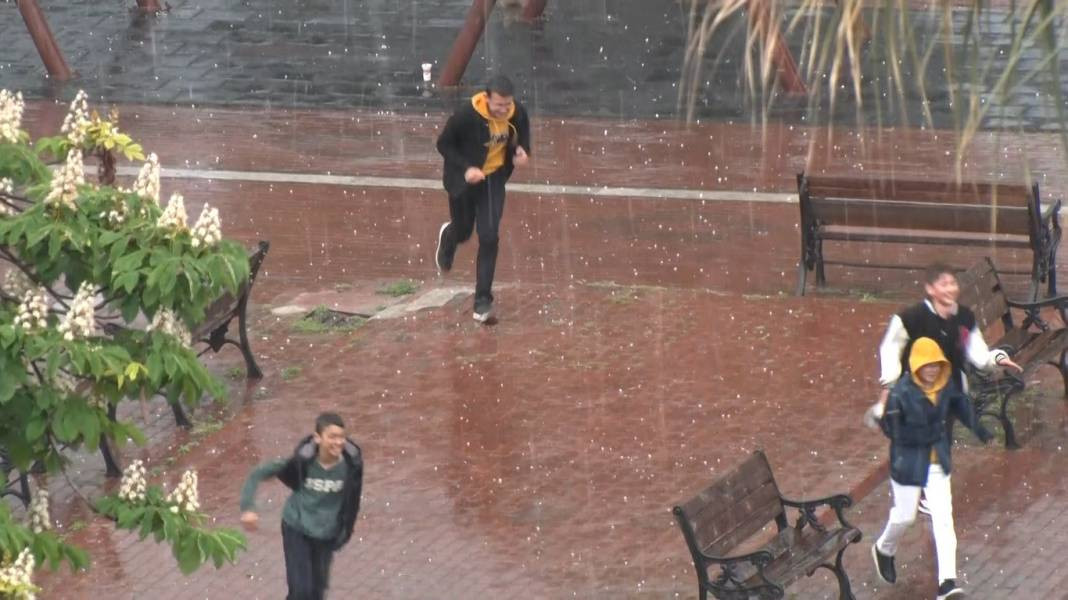 Samsun'da fındık büyüklüğünde dolu yağdı - Resim: 2