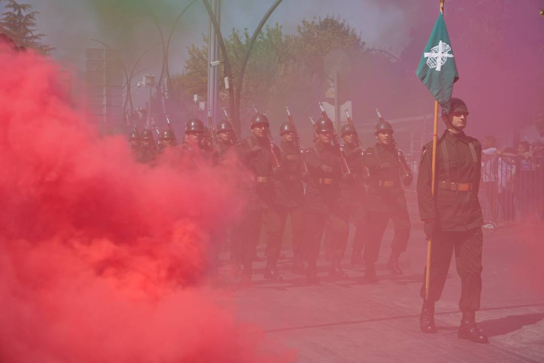 Bolu'da komandolar ayak sesleri ve marşlarla caddeyi inletti - Resim: 4