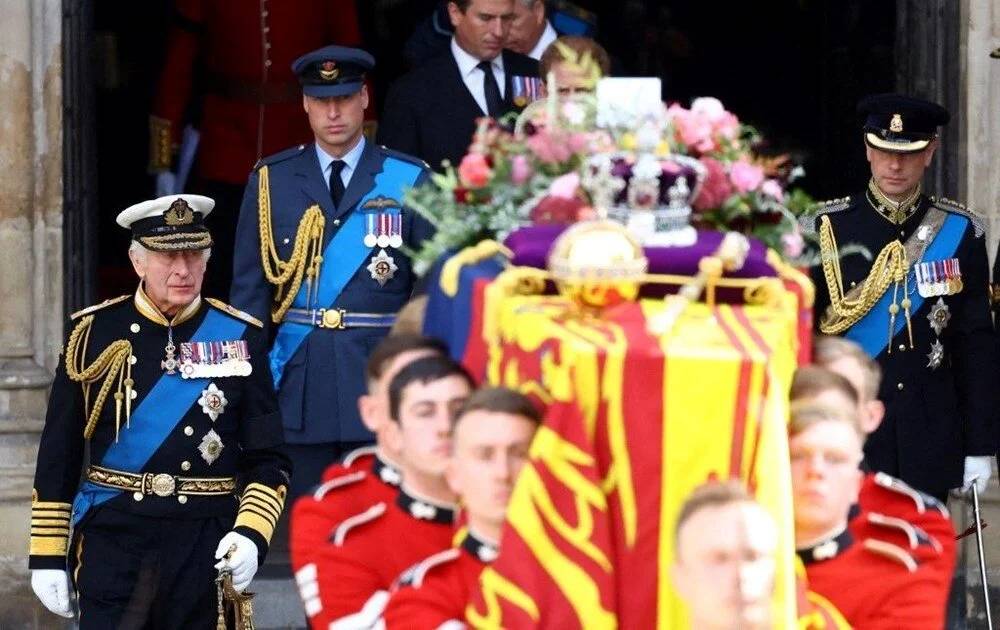 Saray Kral Charles'ın cenazesine hazırlanıyor: Operasyon Menai Köprüsü - Resim: 3