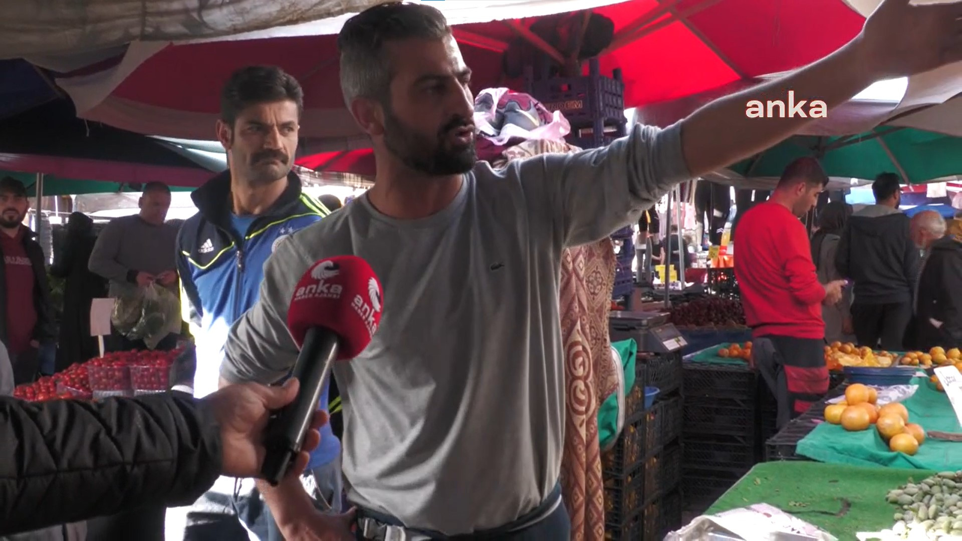 Uçan ekonomimizin göstergesi: Çürük sebze meyveleri belediye değil vatandaş topluyor - Resim: 10