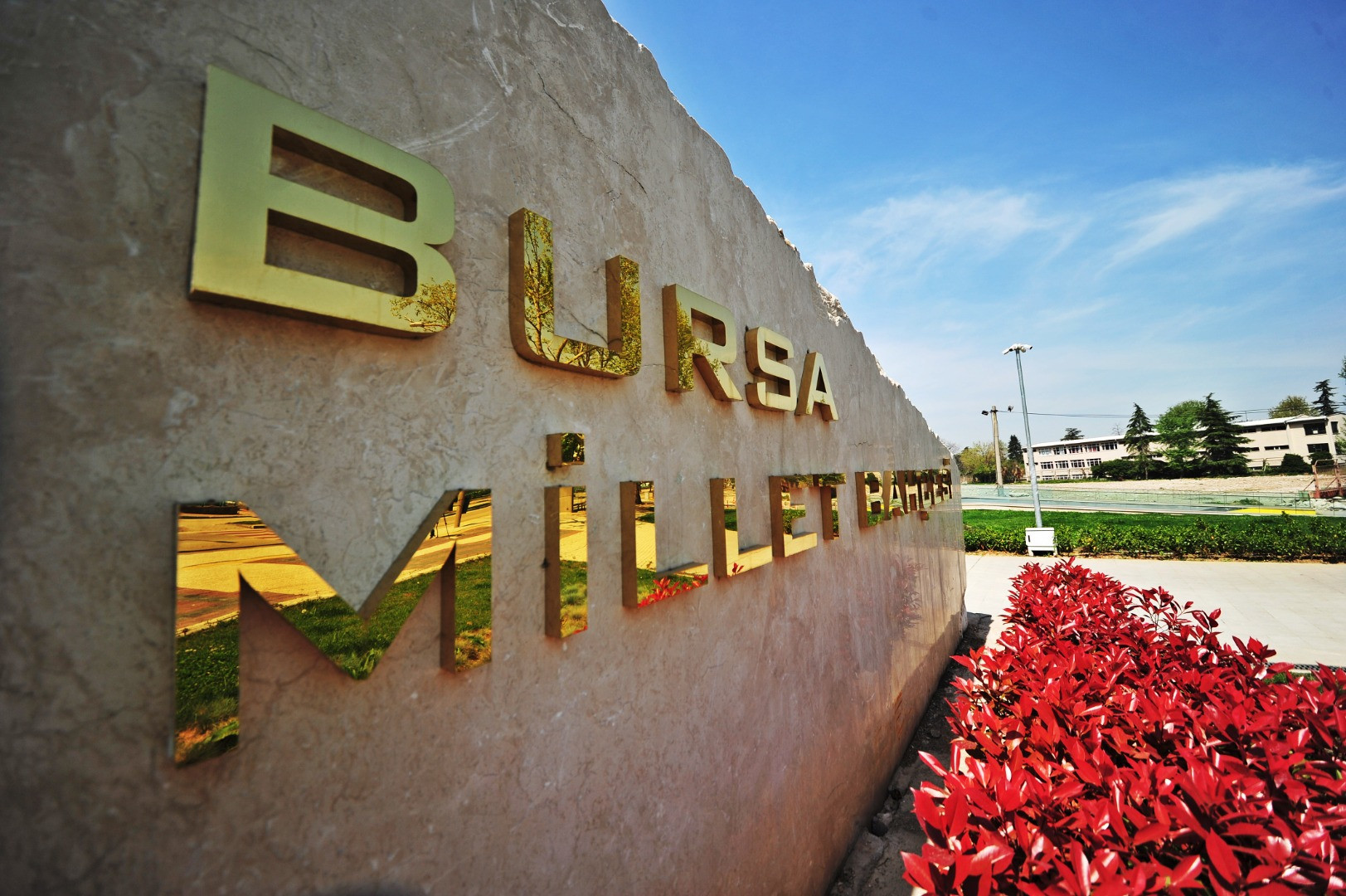 Millet bahçesi tabelasındaki M harfini çaldı, 35 liraya sattı. Harf hırsızının 7 yıl hapsi isteniyor - Resim: 7