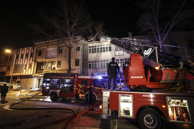 Ankara'da korkutan yangın (09 Mart 2021) - Resim : 1