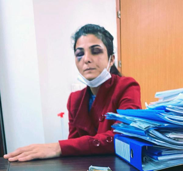 Mahkeme salonu buz kesti yaşadığı şiddeti ağlayarak anlattı. Kocasını öldürmüştü - Resim : 3