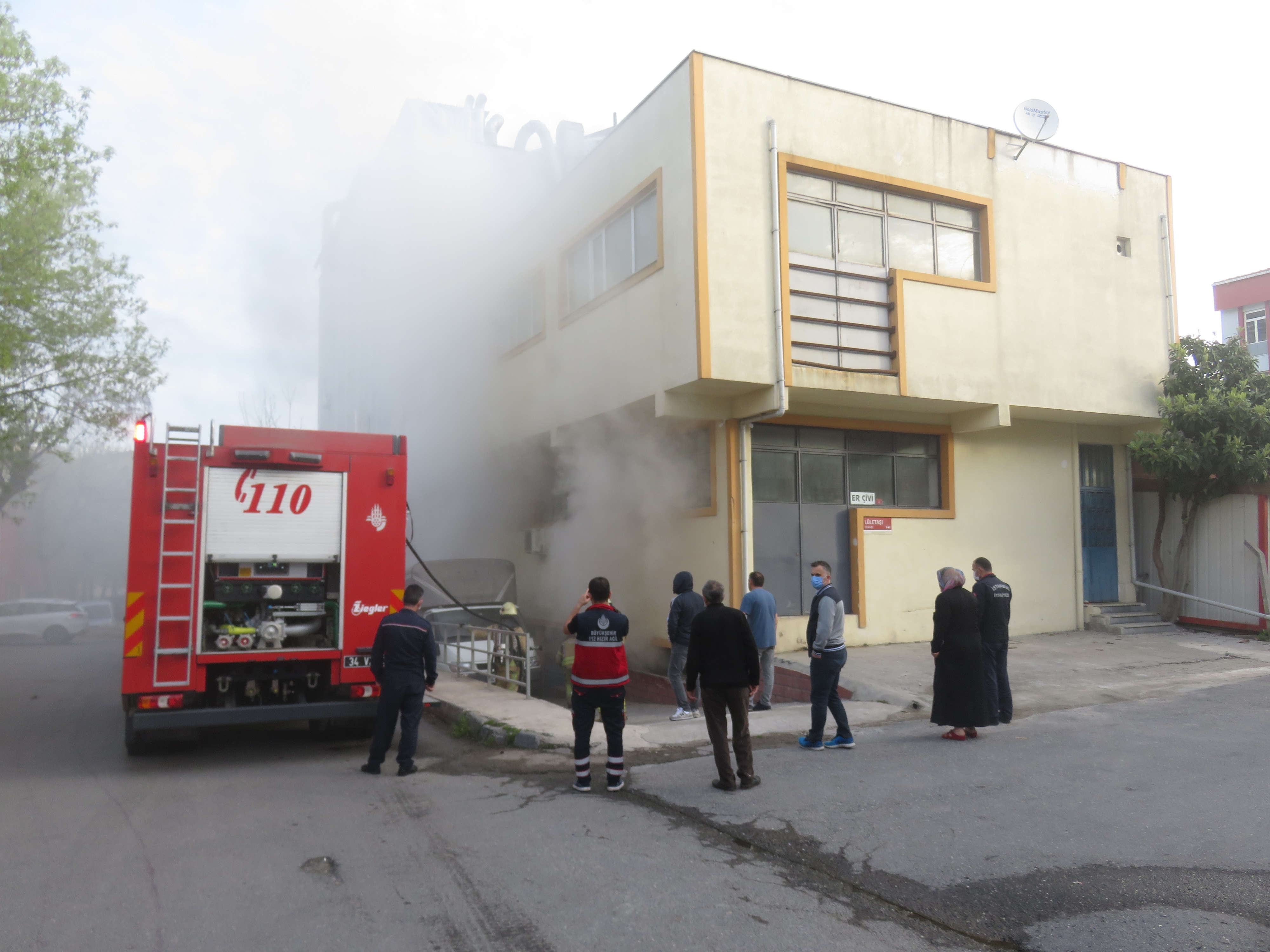 Dükkanının yanışını çaresizce izledi - Resim : 6
