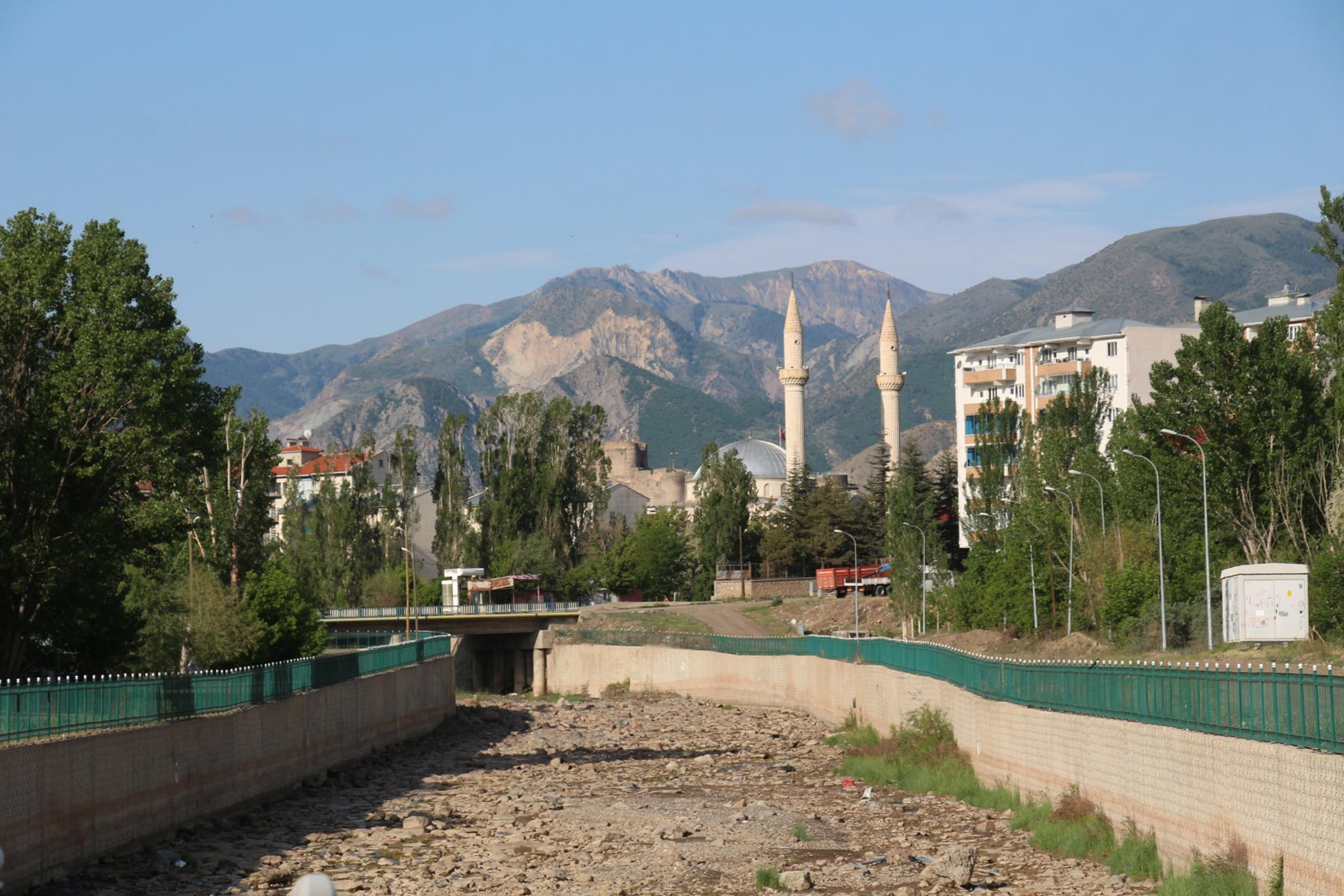 Çoruh Nehri'nin can damarı Oltu Çayı kurudu - Resim : 4