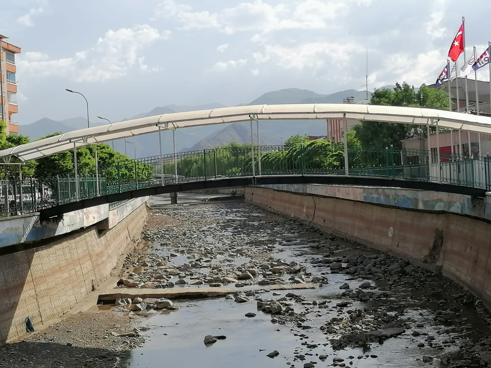 Çoruh Nehri'nin can damarı Oltu Çayı kurudu - Resim : 9