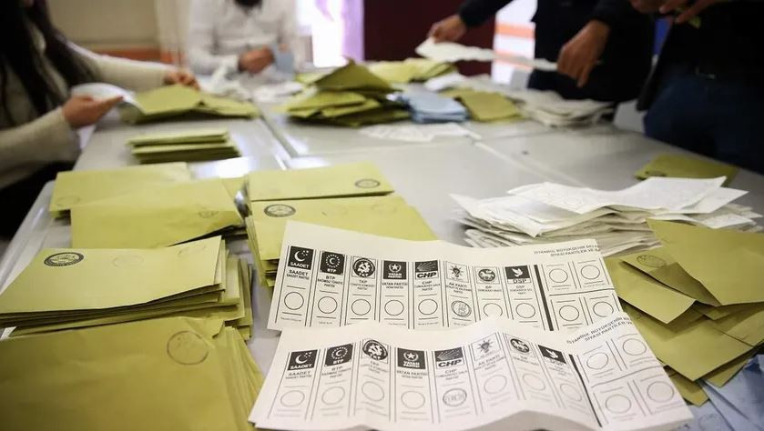 ''AKP ve MHP oy kaybediyor'' diyen yanacak - Resim : 1