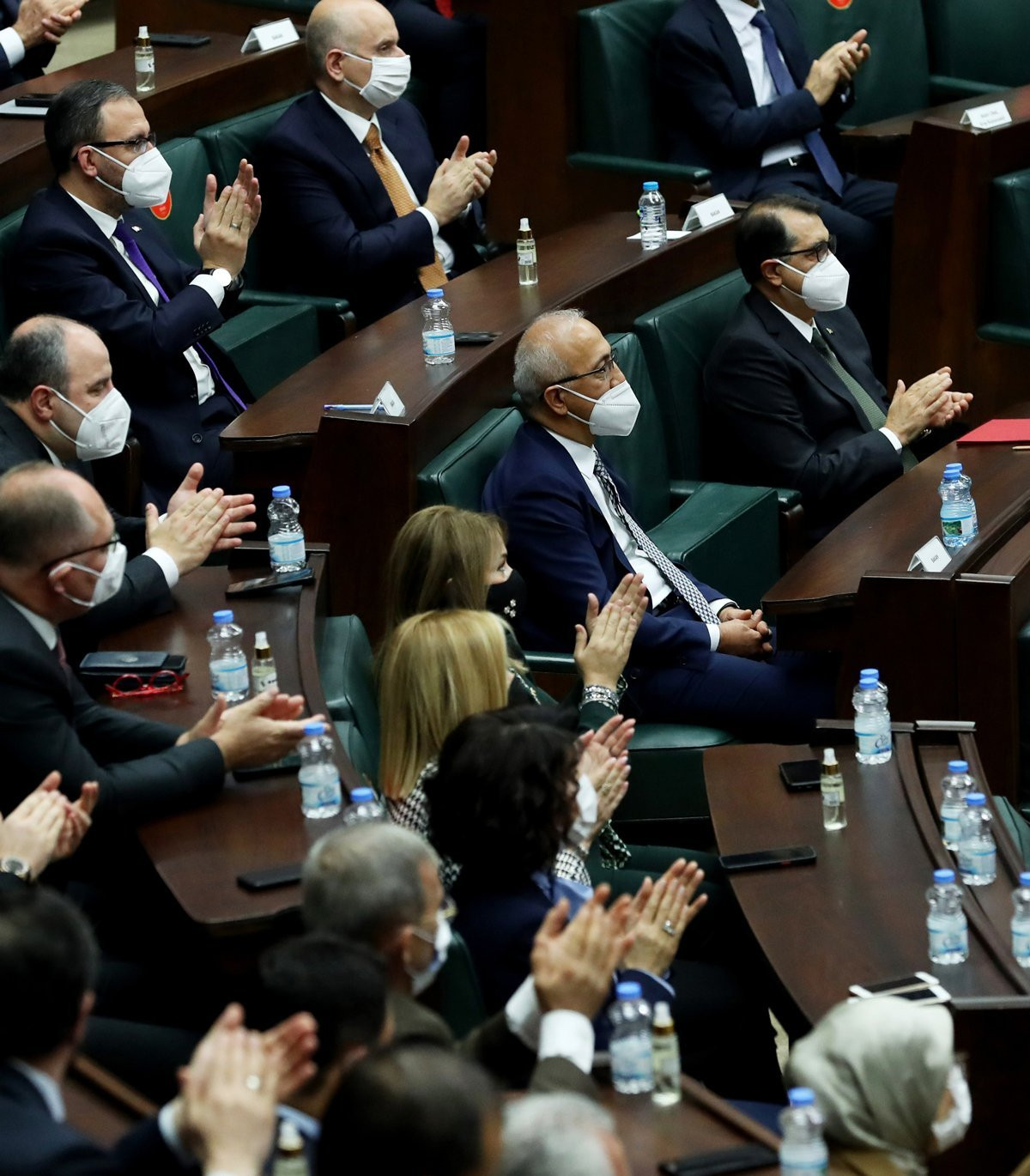 Erdoğan ''Faizi savunanla beraber olmam'' dedi; Bakan Elvan alkışlamadı - Resim : 1