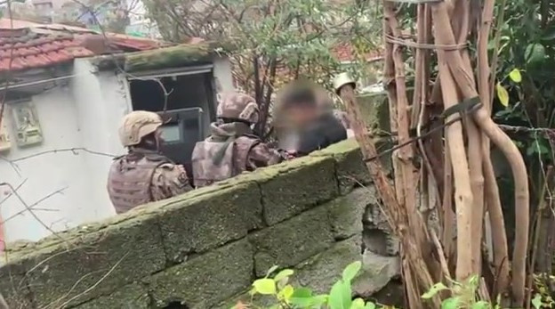 Birlikte yaşadığı erkek önce dövdü sonra rehin aldı. Keskin nişancı kurtardı. İşte o anlar - Resim : 2