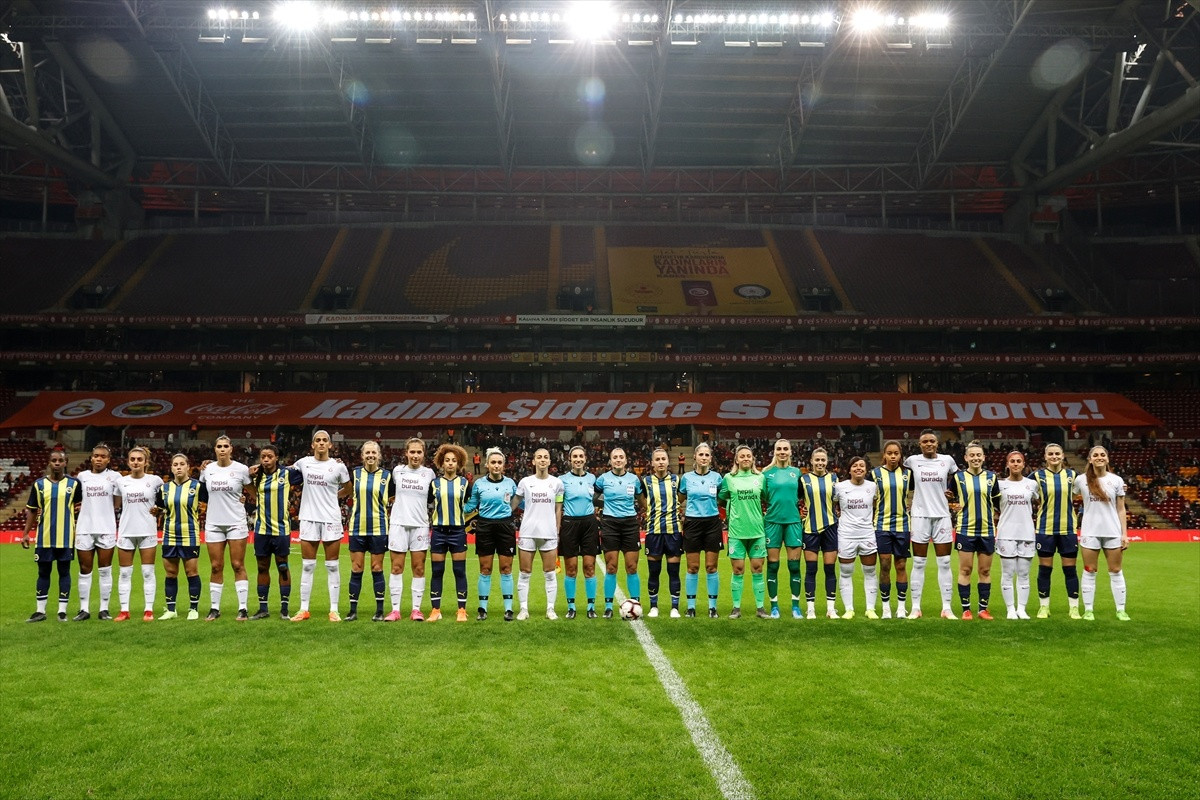 Fenerbahçe kadın takımı dostluk maçında Galatasaray'ı 7-0 yendi - Resim : 7