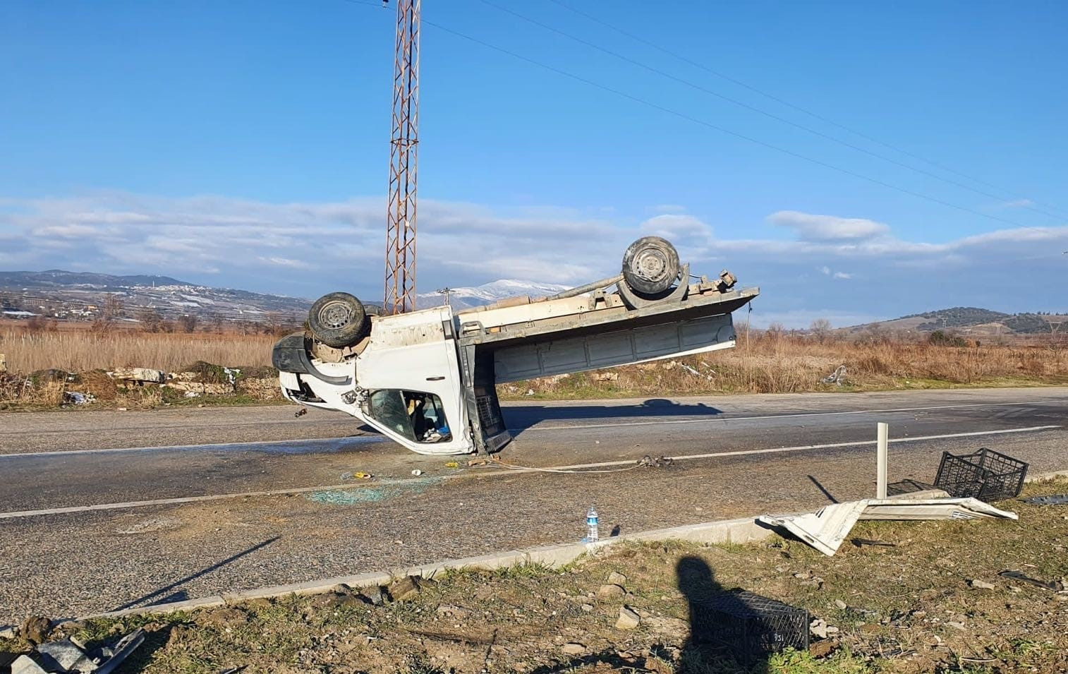 Takla atan kamyonetteki 2 kişi yaralandı - Resim : 2