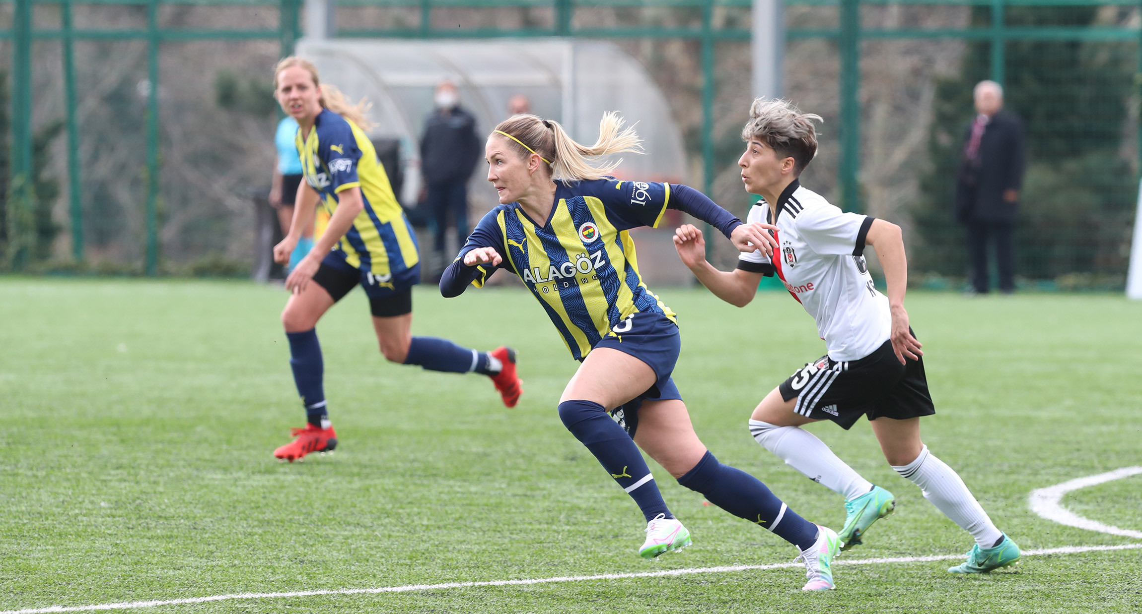 Fenerbahçe Kadın Futbol Takımı, Beşiktaş'ı derbide mağlup etti! Tribünde olay... - Resim : 1