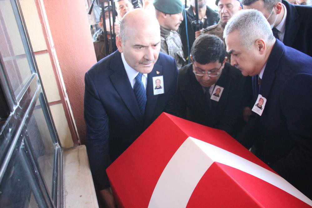 Şehit polis son yolculuğuna uğurlandı - Resim : 2