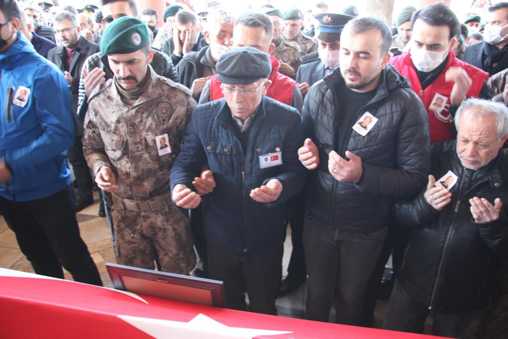 Şehit polis son yolculuğuna uğurlandı - Resim : 3