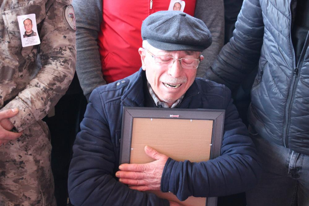 Şehit polis son yolculuğuna uğurlandı - Resim : 6
