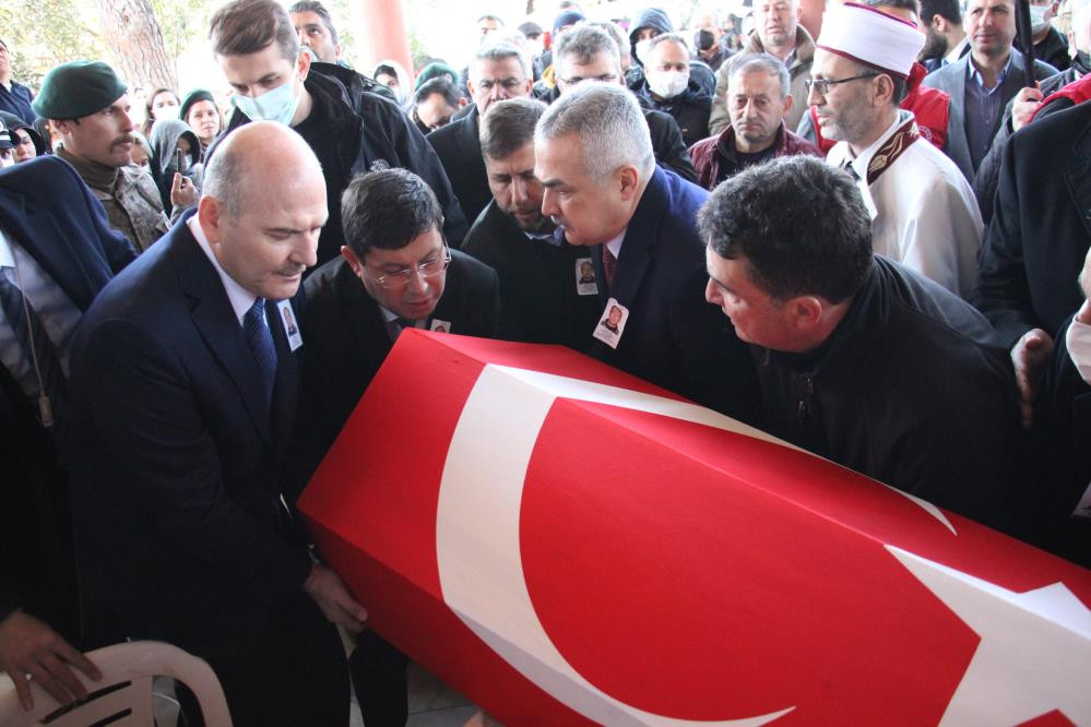 Şehit polis son yolculuğuna uğurlandı - Resim : 7