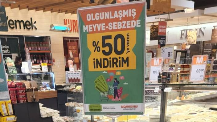 Marketlerin büyük şeytanlığı. Çürüğe çıkan meyveler vatandaşa bu adla satılıyor - Resim : 2