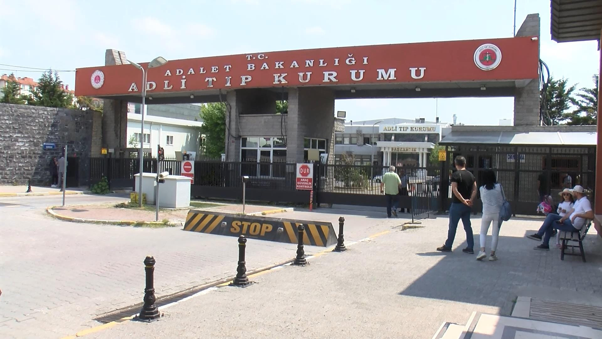 Beylikdüzü'nde öldürülen kadının cenazesi adli tıptan alındı - Resim : 1
