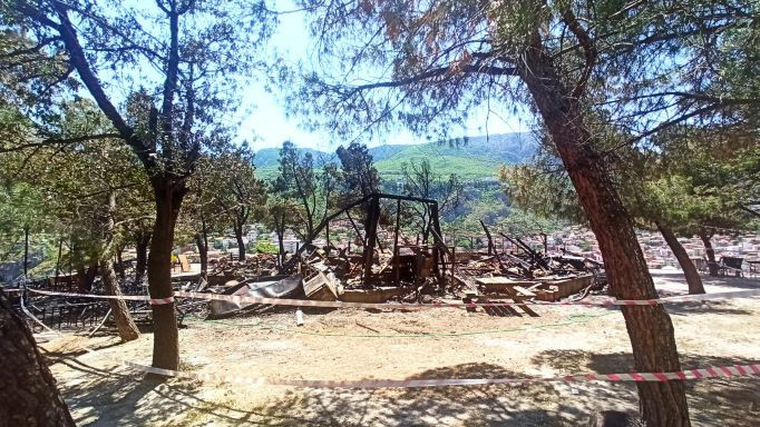Kızlar Sarayı'ndaki yangının çıkış nedeni araştırılıyor - Resim : 6