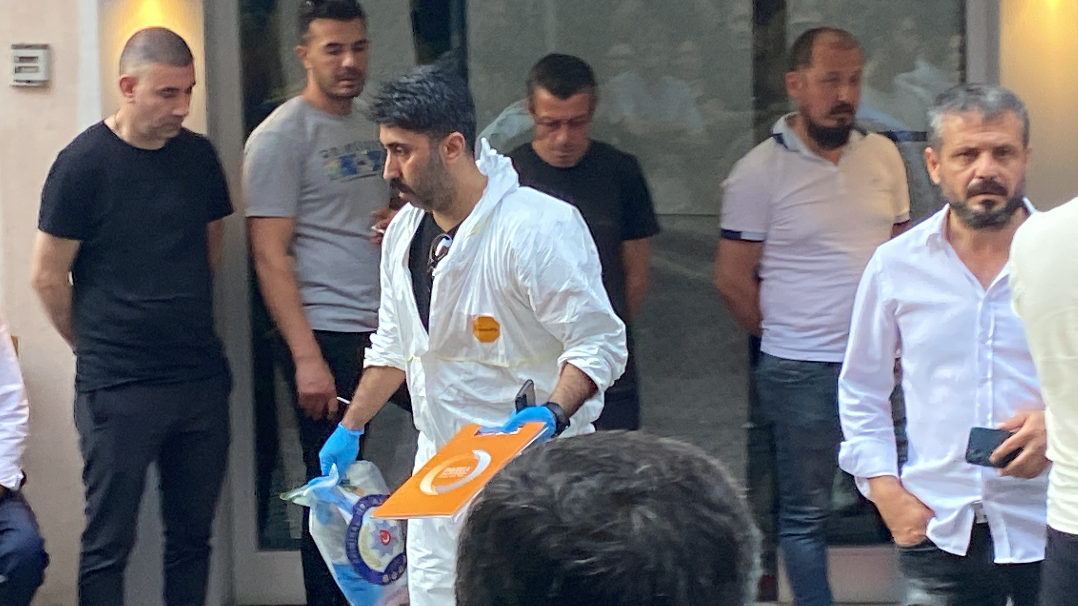 İş adamının sır ölümü. Adını son anda kağıda yazabildi - Resim : 2