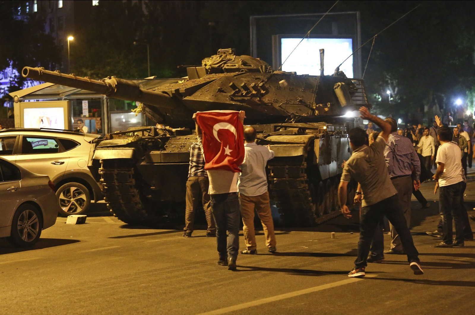 İşte 15 Temmuz Destanı'nda dakika dakika yaşananlar. Tarihi direnişin üzerinden 6 yıl geçti - Resim : 3