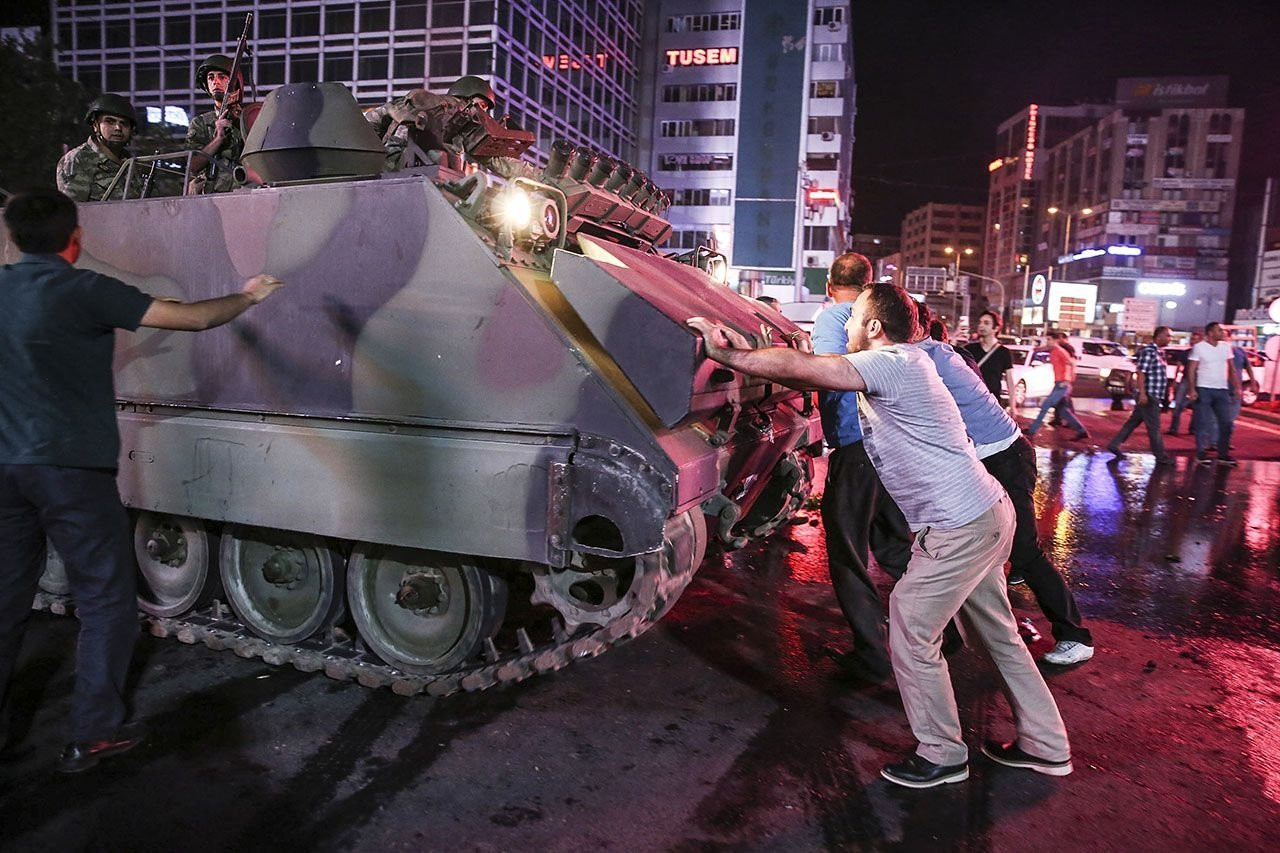 İşte 15 Temmuz Destanı'nda dakika dakika yaşananlar. Tarihi direnişin üzerinden 6 yıl geçti - Resim : 5