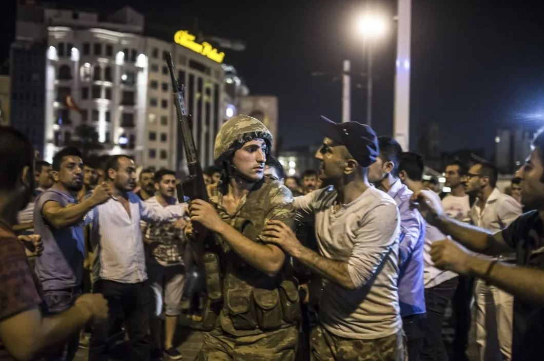 İşte 15 Temmuz Destanı'nda dakika dakika yaşananlar. Tarihi direnişin üzerinden 6 yıl geçti - Resim : 10